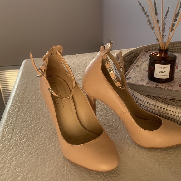 Zara Nude Pump with Gold Strap - Picture 2 of 6
